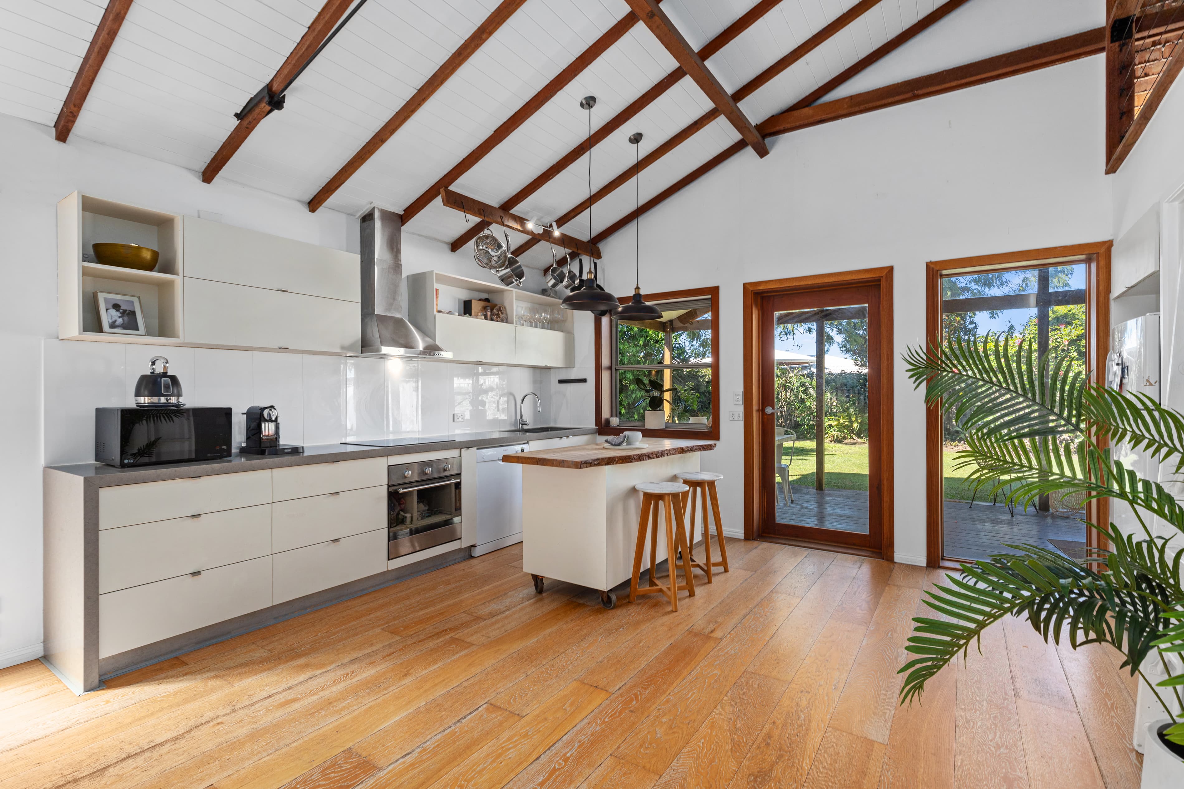 2/17 Timana Avenue, Mermaid Waters, Mermaid Waters - Image 1