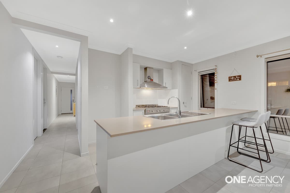 10 Lure Avenue, Point Cook, Point Cook - Thumbnail 4