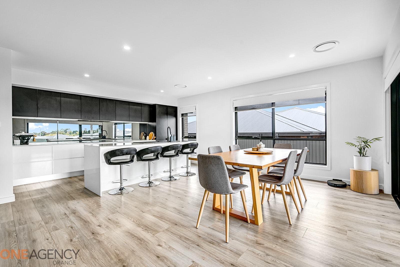 32 Westerly Drive, Orange, Orange - Thumbnail 2