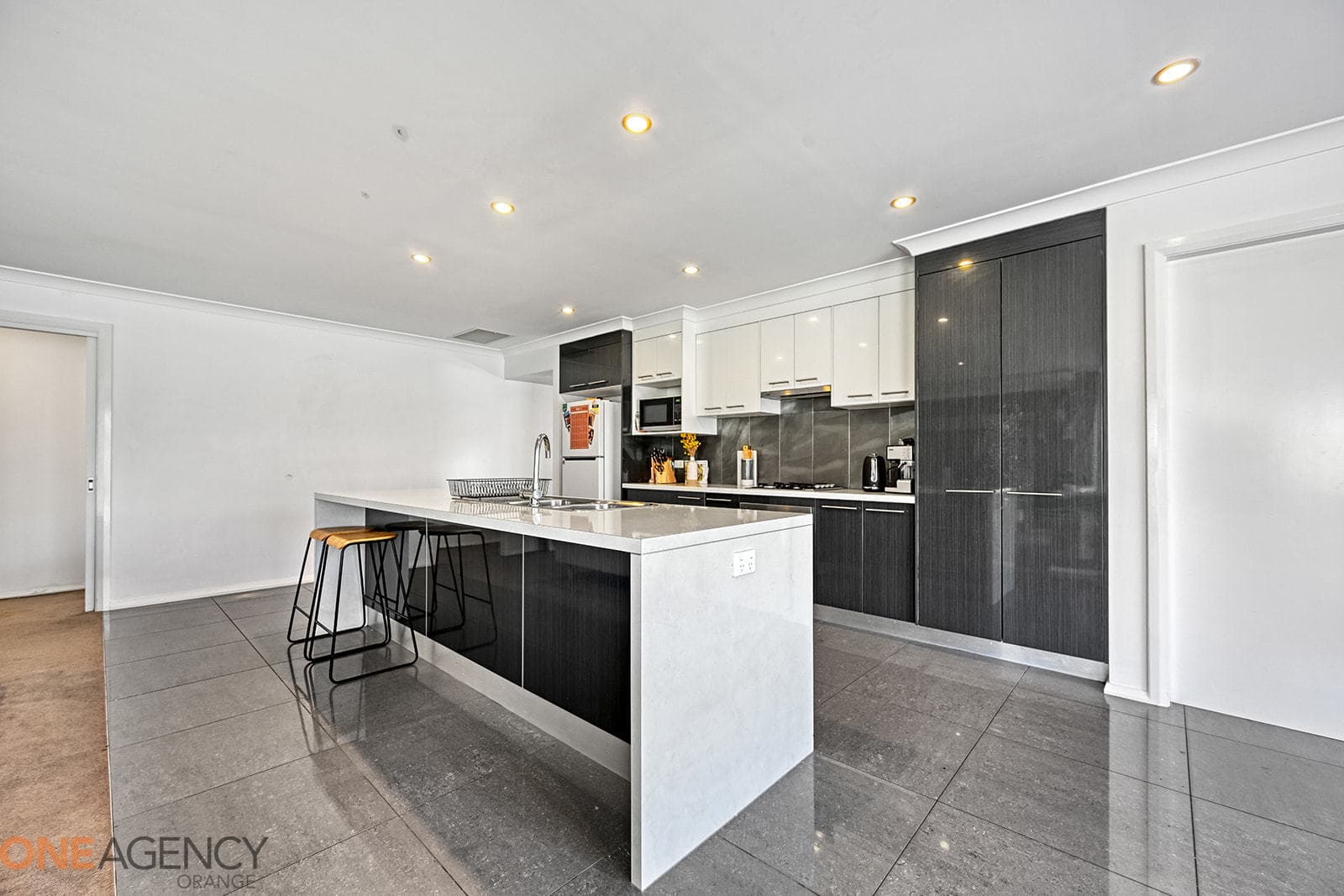 24 Robinson Court, Orange, Orange - Thumbnail 2