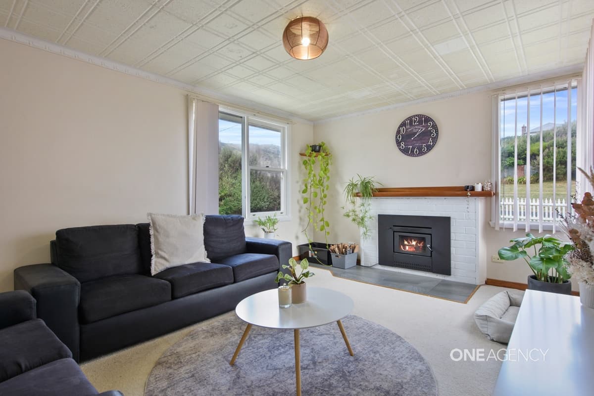 15 Rougemont Street, Stanley, Stanley - Thumbnail 2
