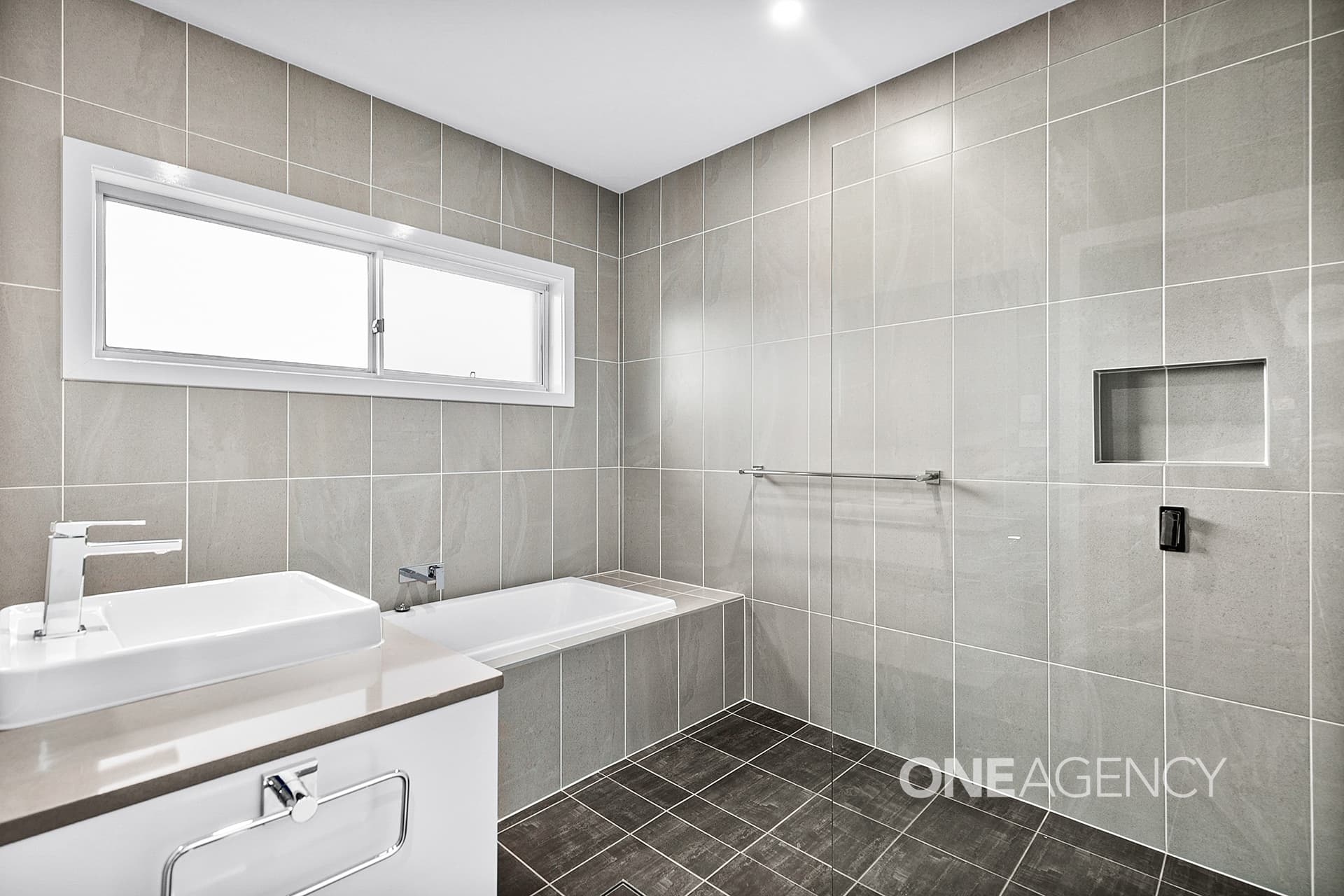 45 Oak Farm Road, Calderwood, Calderwood - Thumbnail 6
