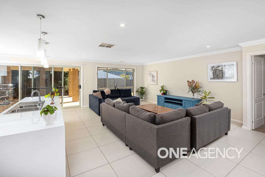 9 CHARLTON Street, Boorooma, Boorooma - Thumbnail 3