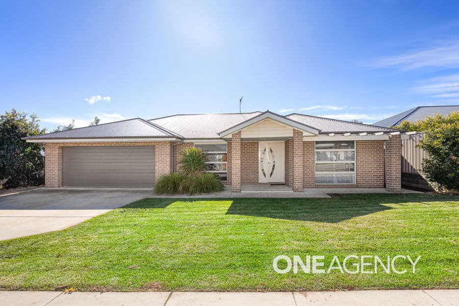 9 CHARLTON Street, Boorooma, Boorooma - Image 1