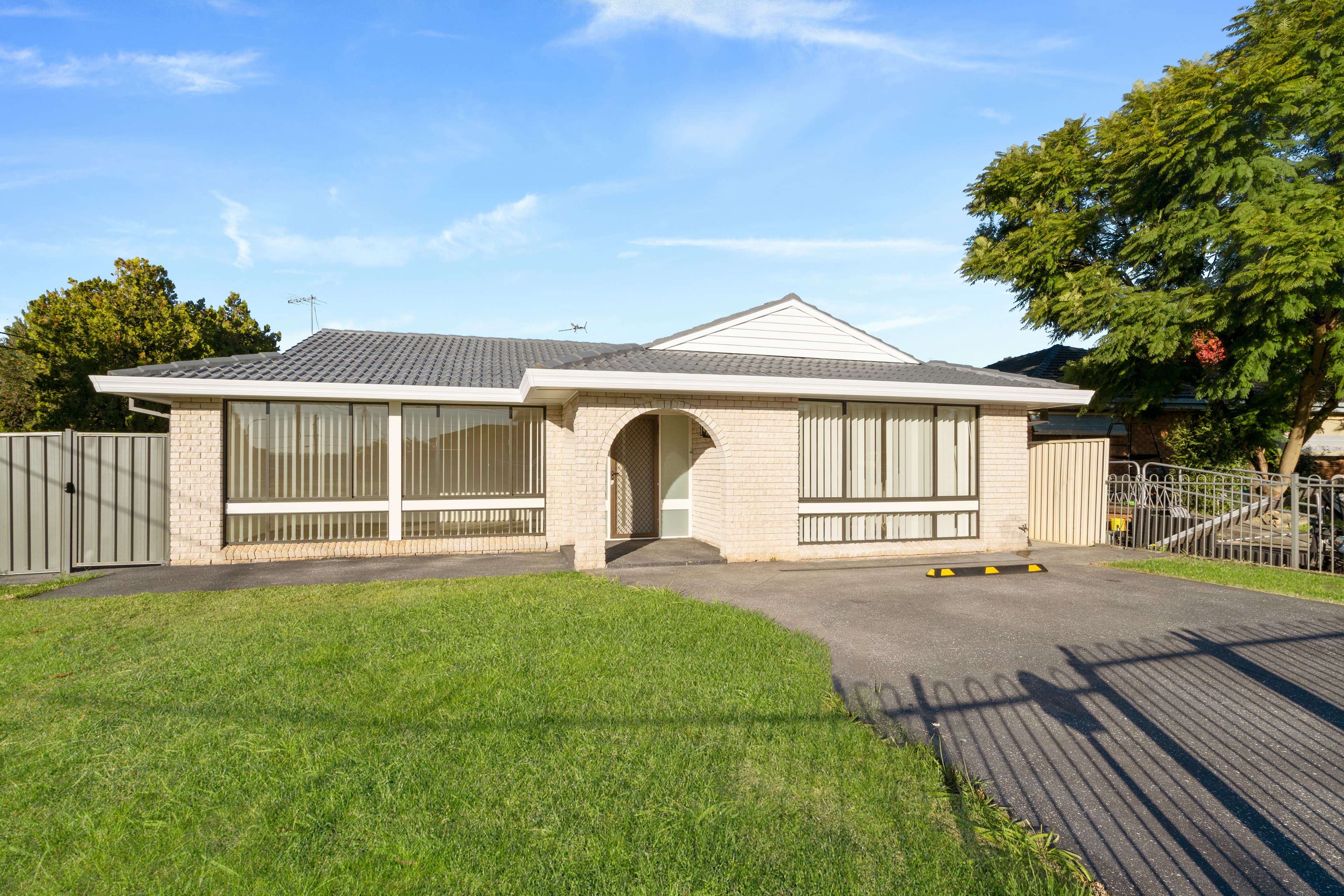 8 Lady Penrhyn Close, Lurnea, Lurnea - Image 1