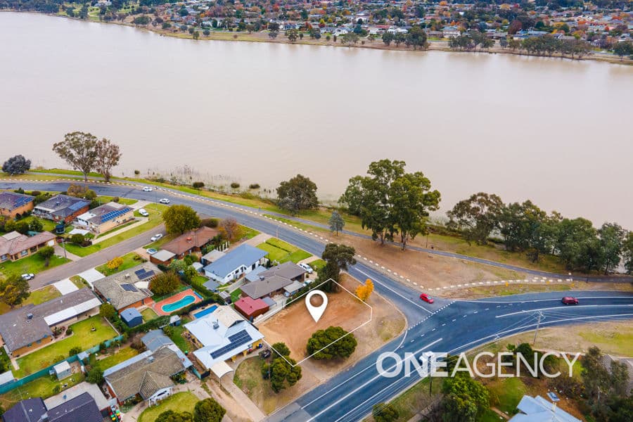 1 EASTLAKE Drive, Lake Albert, Lake Albert - Image 1