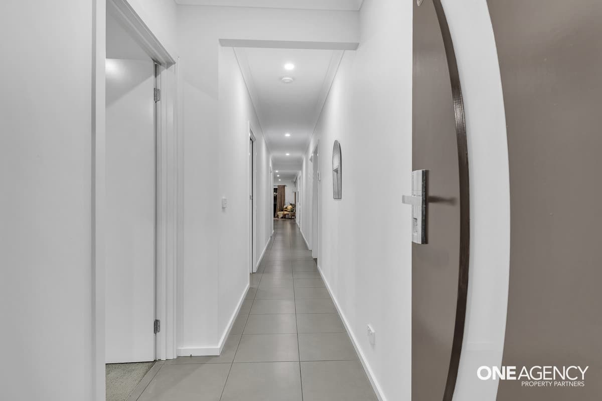25 Tamborine Avenue, Point Cook, Point Cook - Thumbnail 3