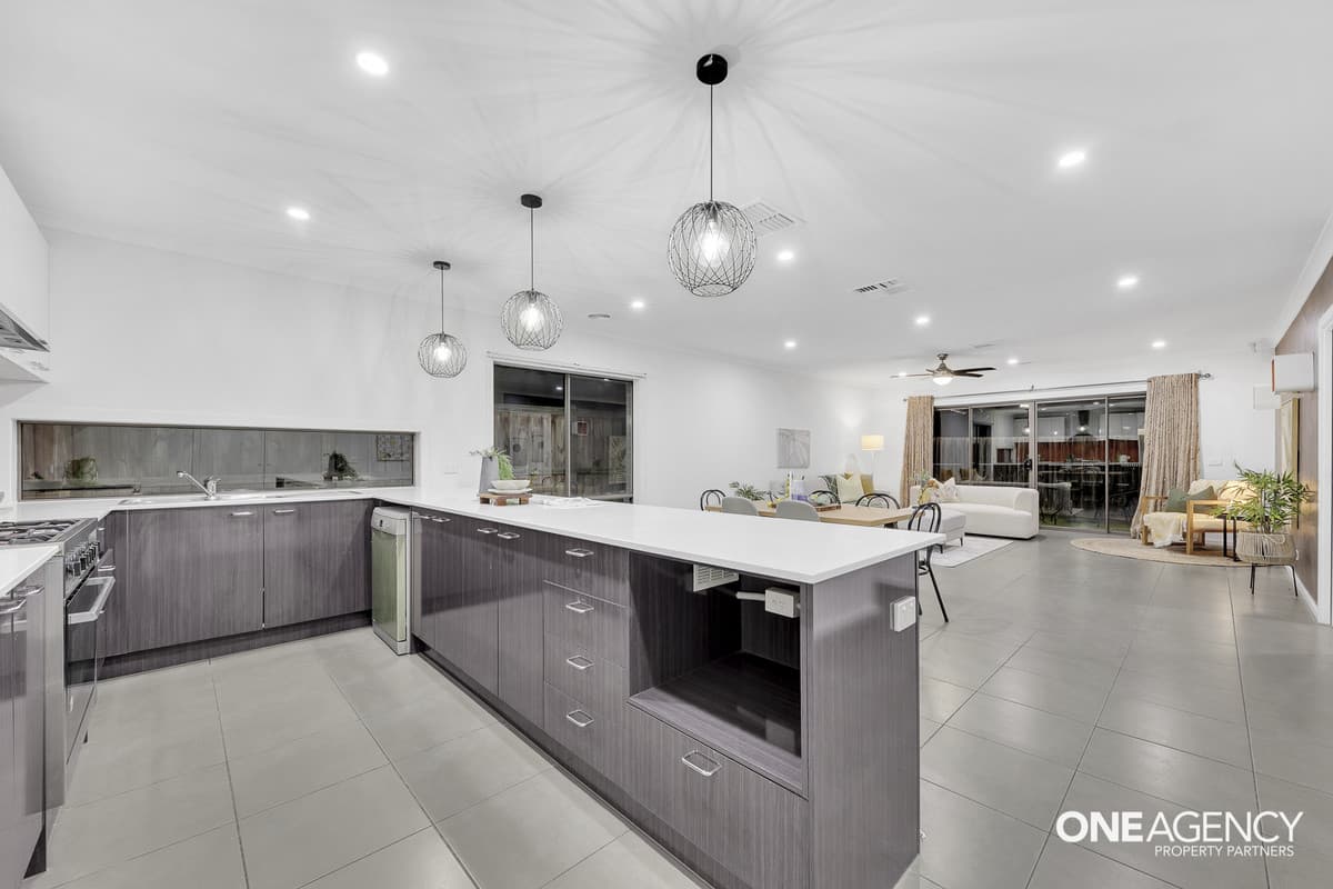 25 Tamborine Avenue, Point Cook, Point Cook - Thumbnail 4