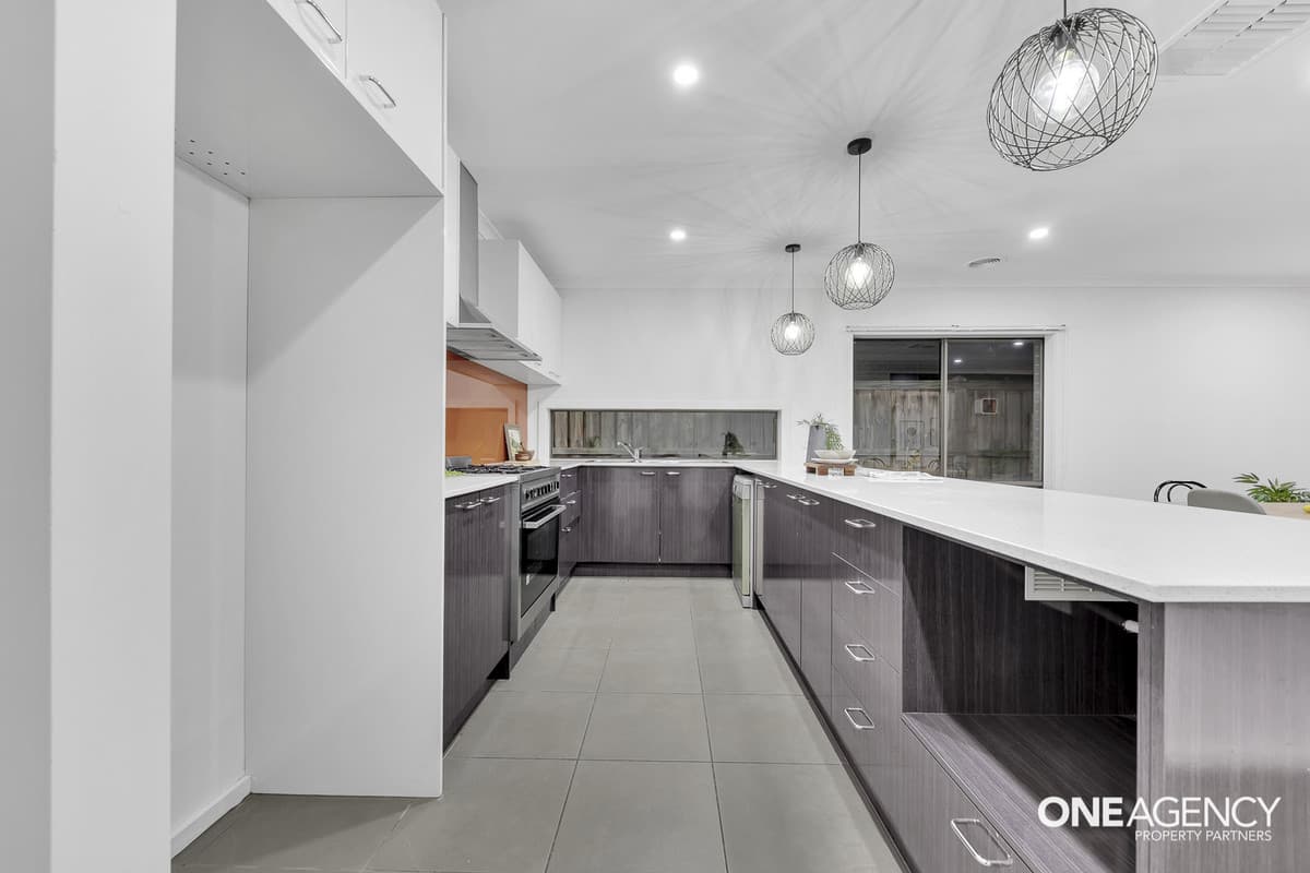 25 Tamborine Avenue, Point Cook, Point Cook - Thumbnail 8
