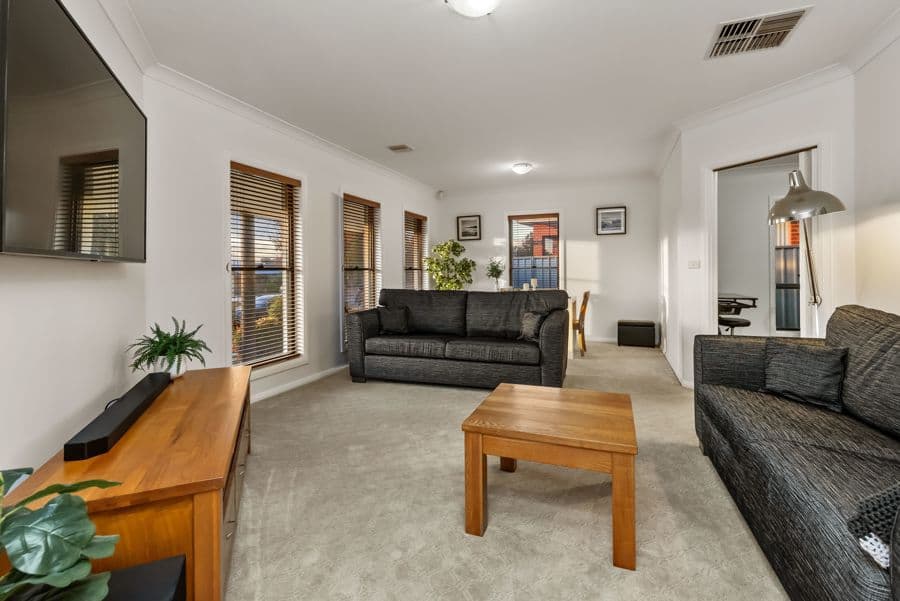 126 YENTOO Drive, Glenfield Park, Glenfield Park - Thumbnail 4