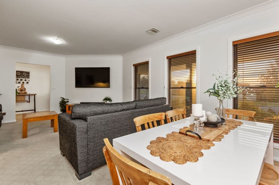 126 YENTOO Drive, Glenfield Park, Glenfield Park - Thumbnail 5