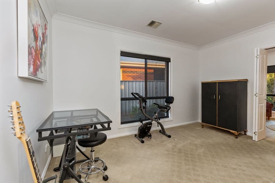126 YENTOO Drive, Glenfield Park, Glenfield Park - Thumbnail 8