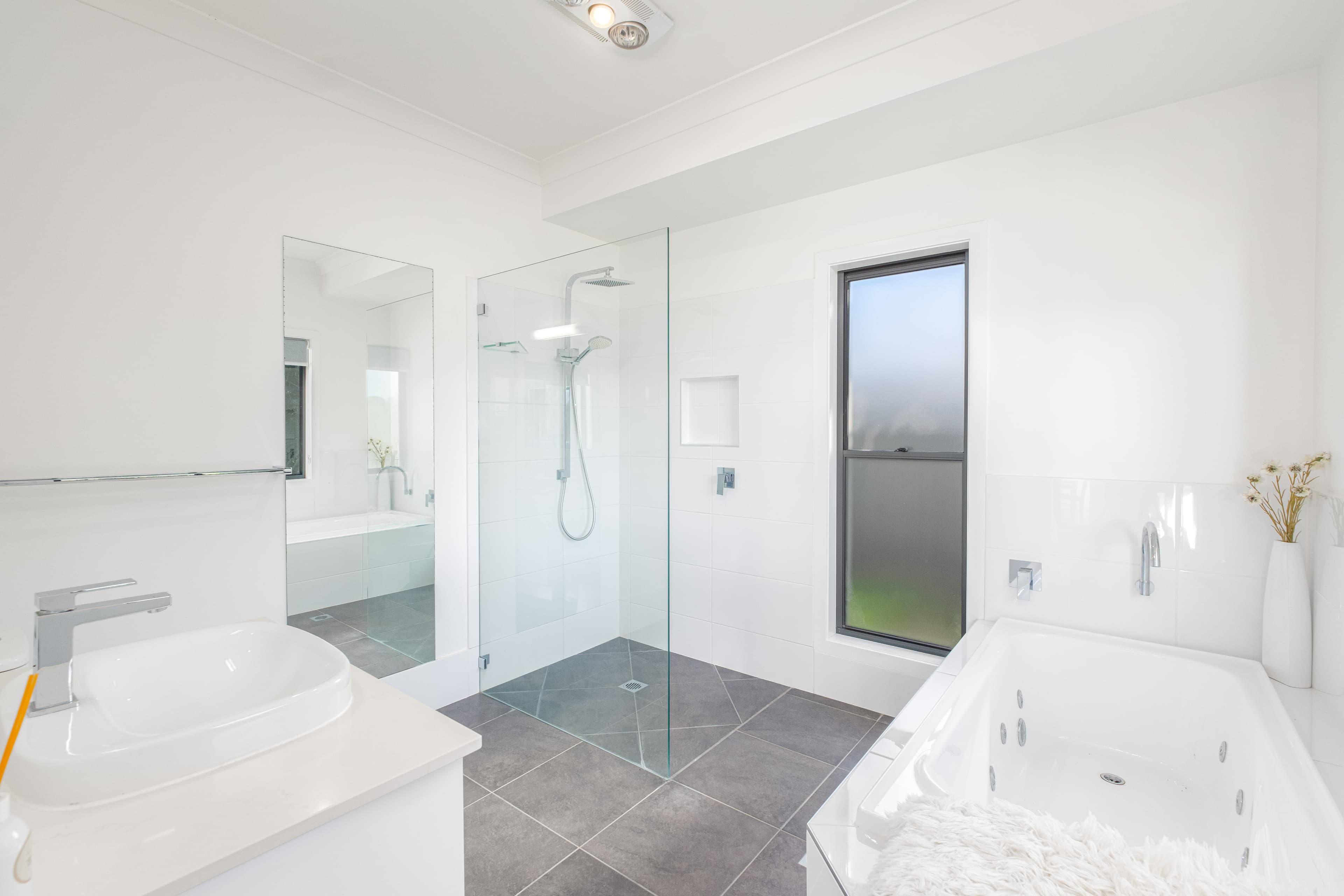 Unit 1/27 Cambridge Cct, Southside, Southside - Thumbnail 6