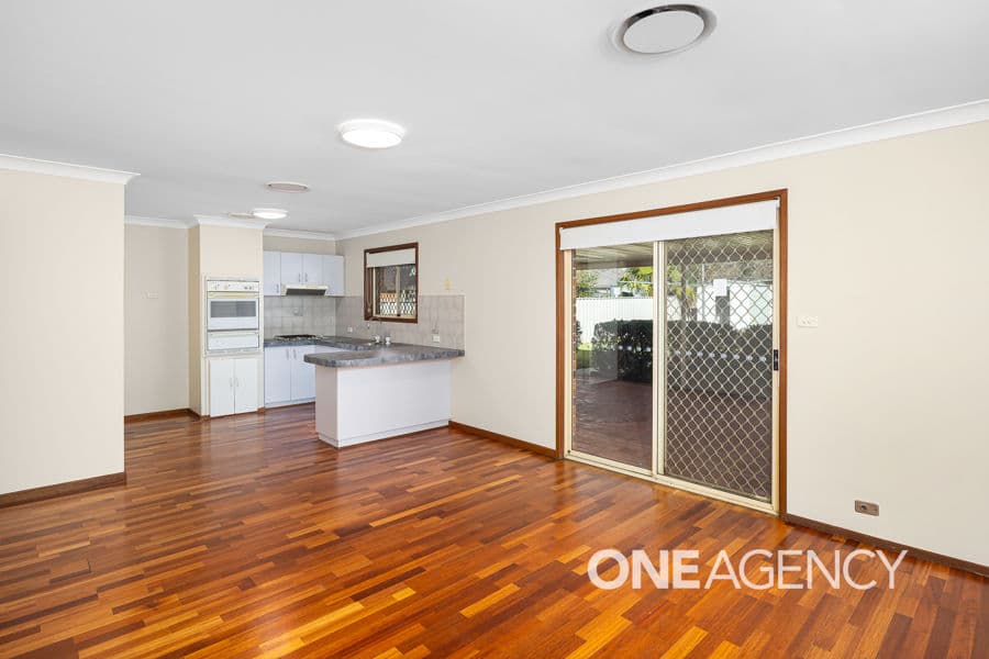 15 YUNGANA Place, Glenfield Park, Glenfield Park - Thumbnail 2