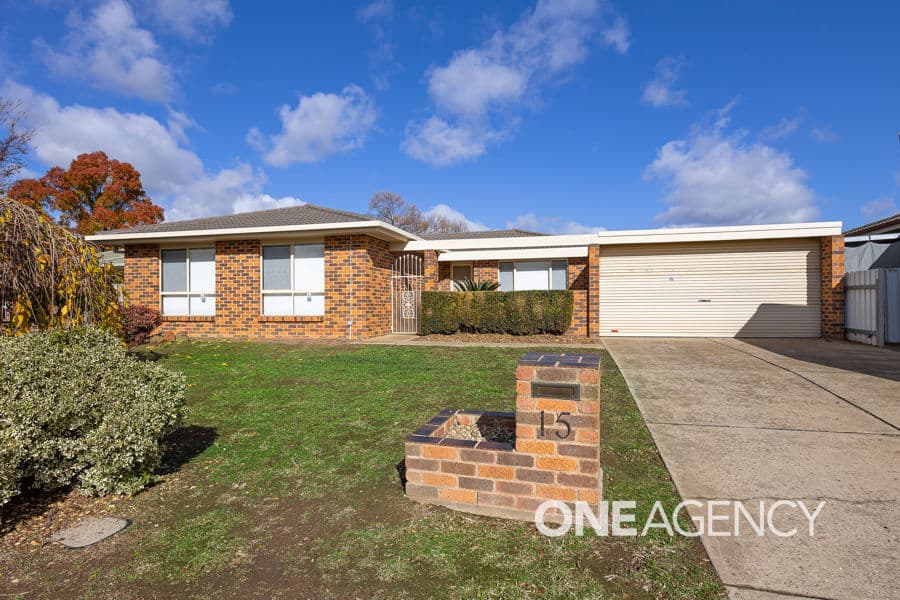 15 YUNGANA Place, Glenfield Park, Glenfield Park - Image 1