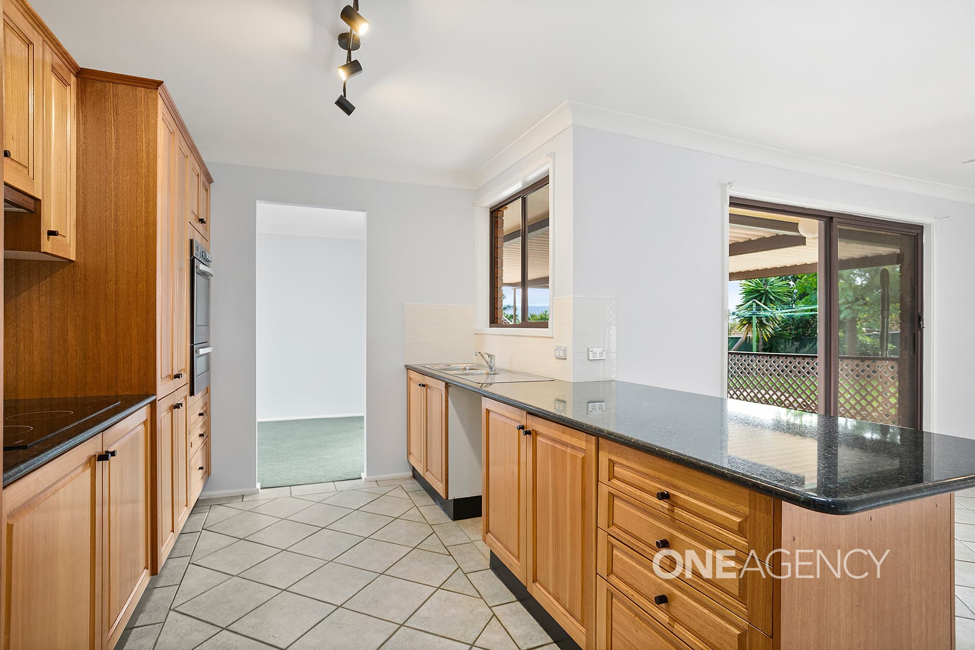 8 Conway Crescent, Blackbutt, Blackbutt - Thumbnail 4