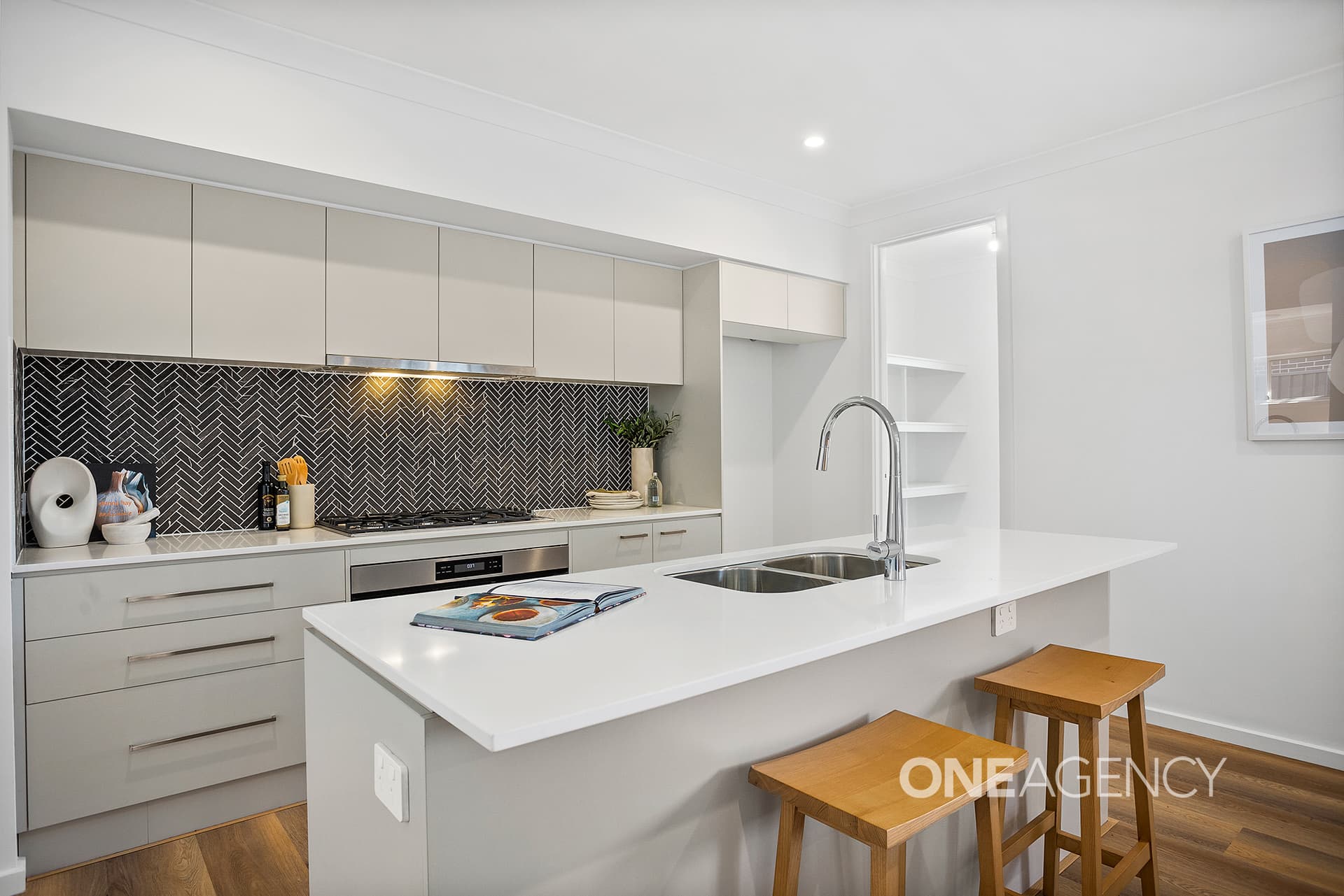 62 Bristlebird Drive, Calderwood, Calderwood - Thumbnail 3
