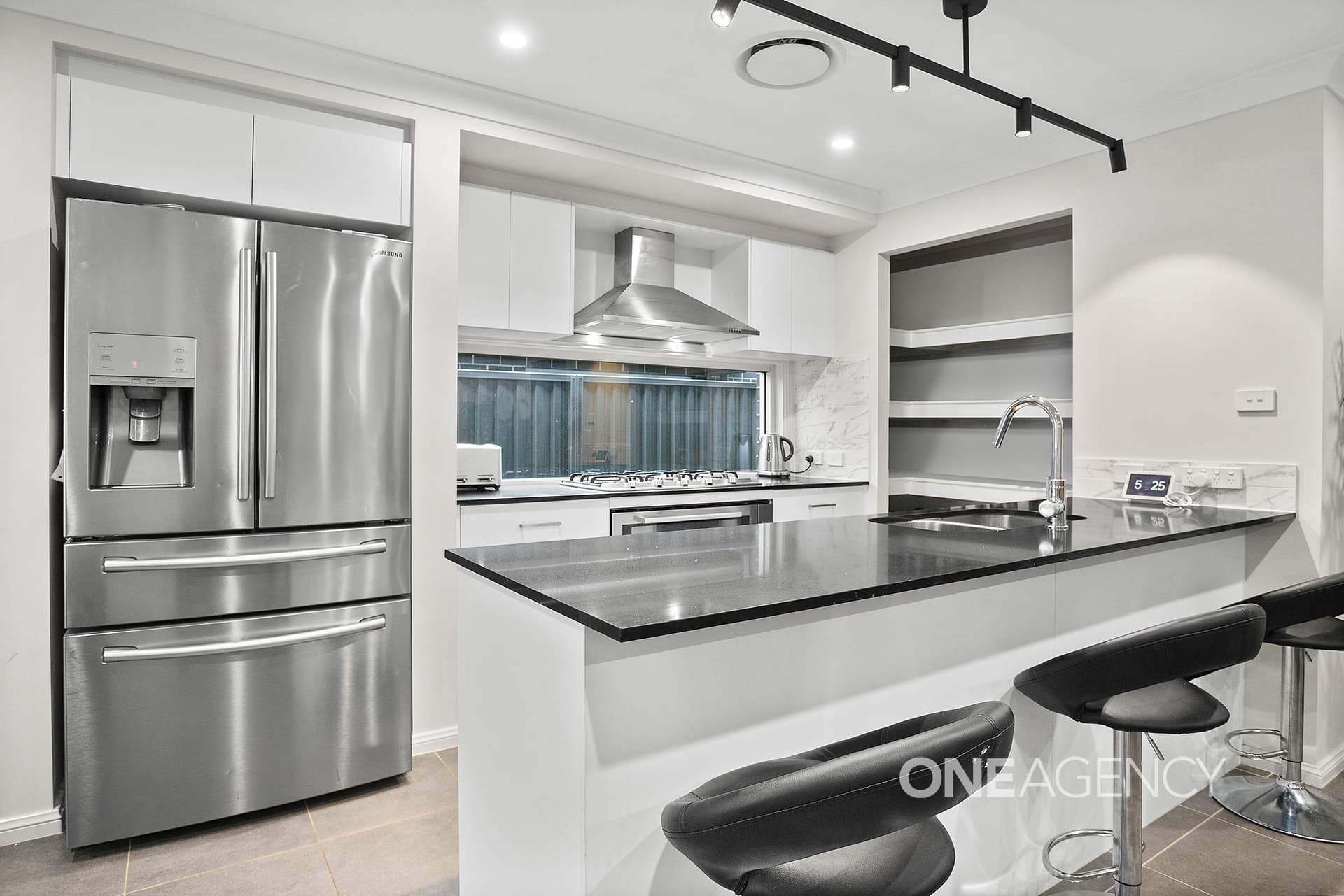 9 Dairyman Place, Calderwood, Calderwood - Thumbnail 2