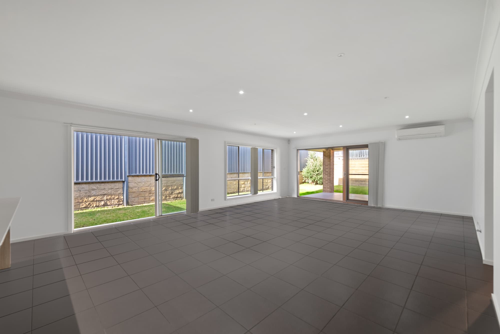 8 Sunrise Terrace, Glenmore Park, Glenmore Park - Thumbnail 2