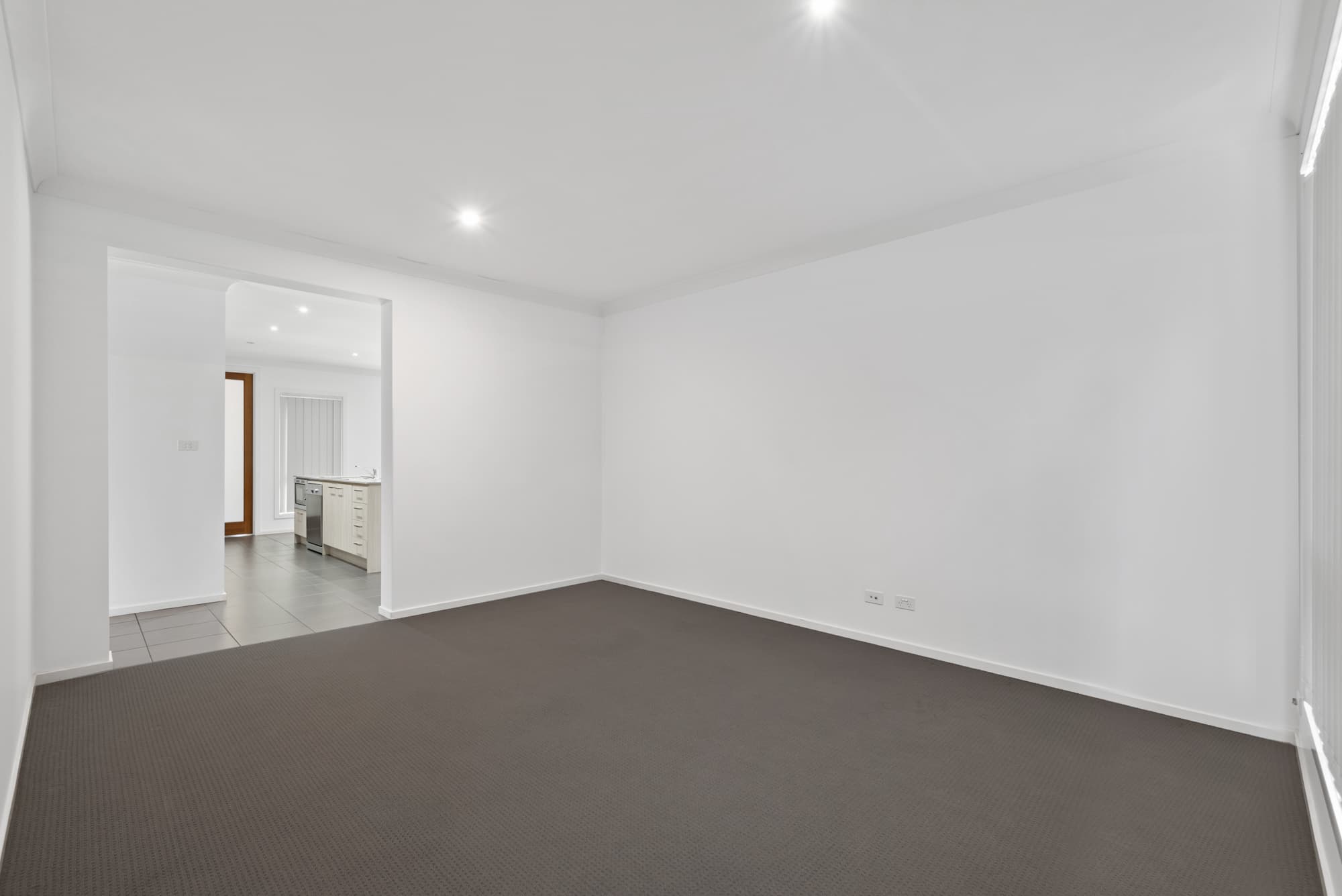 8 Sunrise Terrace, Glenmore Park, Glenmore Park - Thumbnail 3