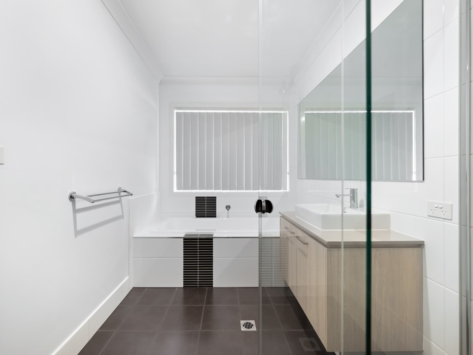 8 Sunrise Terrace, Glenmore Park, Glenmore Park - Thumbnail 8