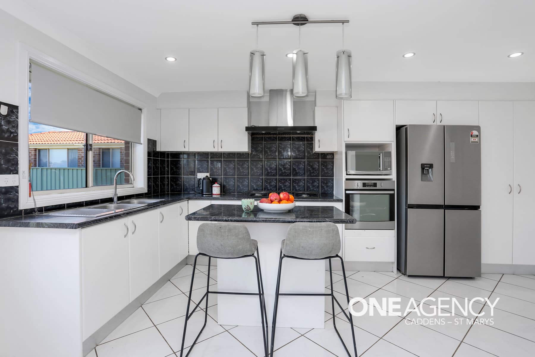 2B Giles Close, Glenmore Park, Glenmore Park - Thumbnail 2