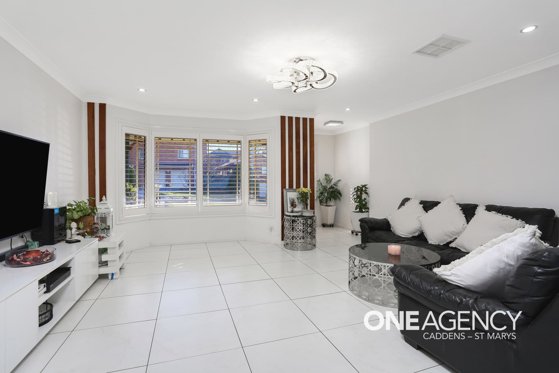 2B Giles Close, Glenmore Park, Glenmore Park - Thumbnail 4