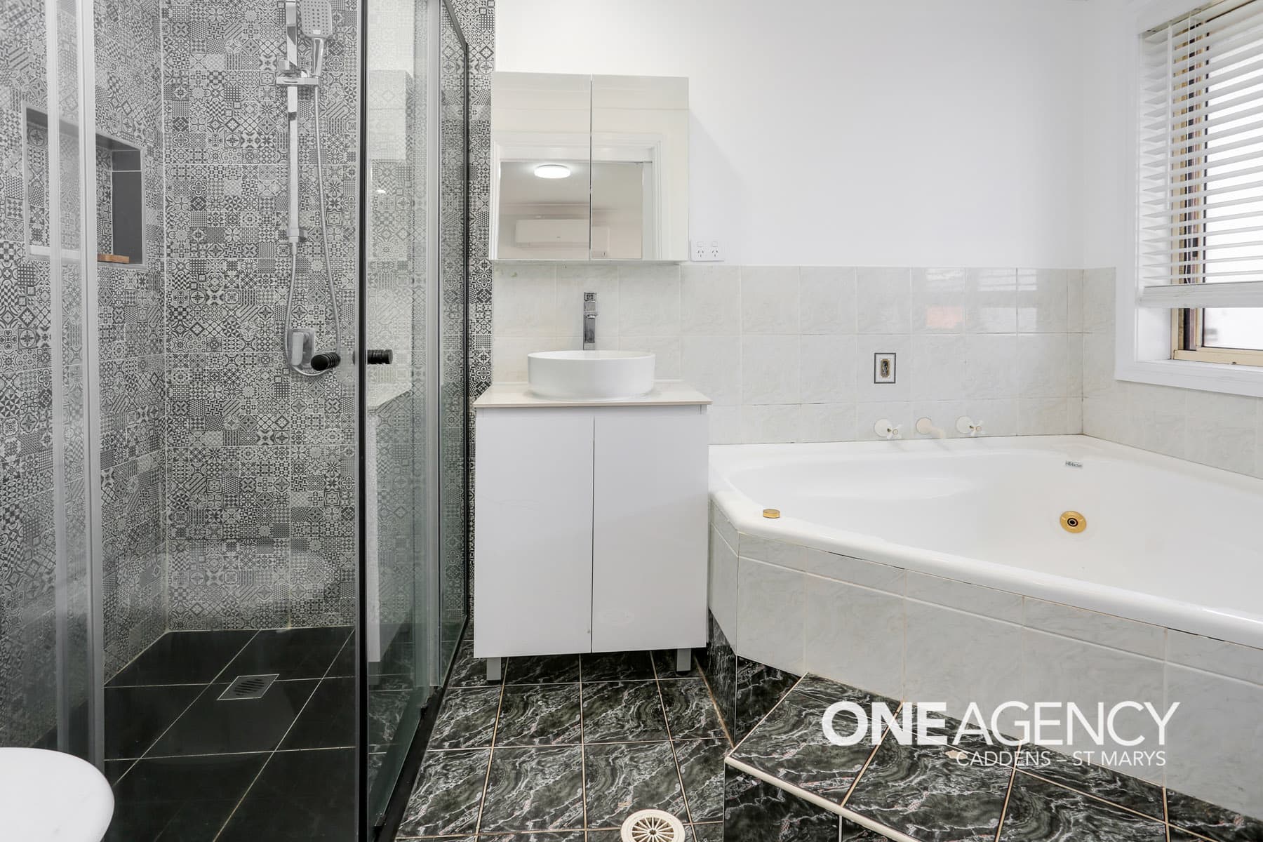 2B Giles Close, Glenmore Park, Glenmore Park - Thumbnail 7