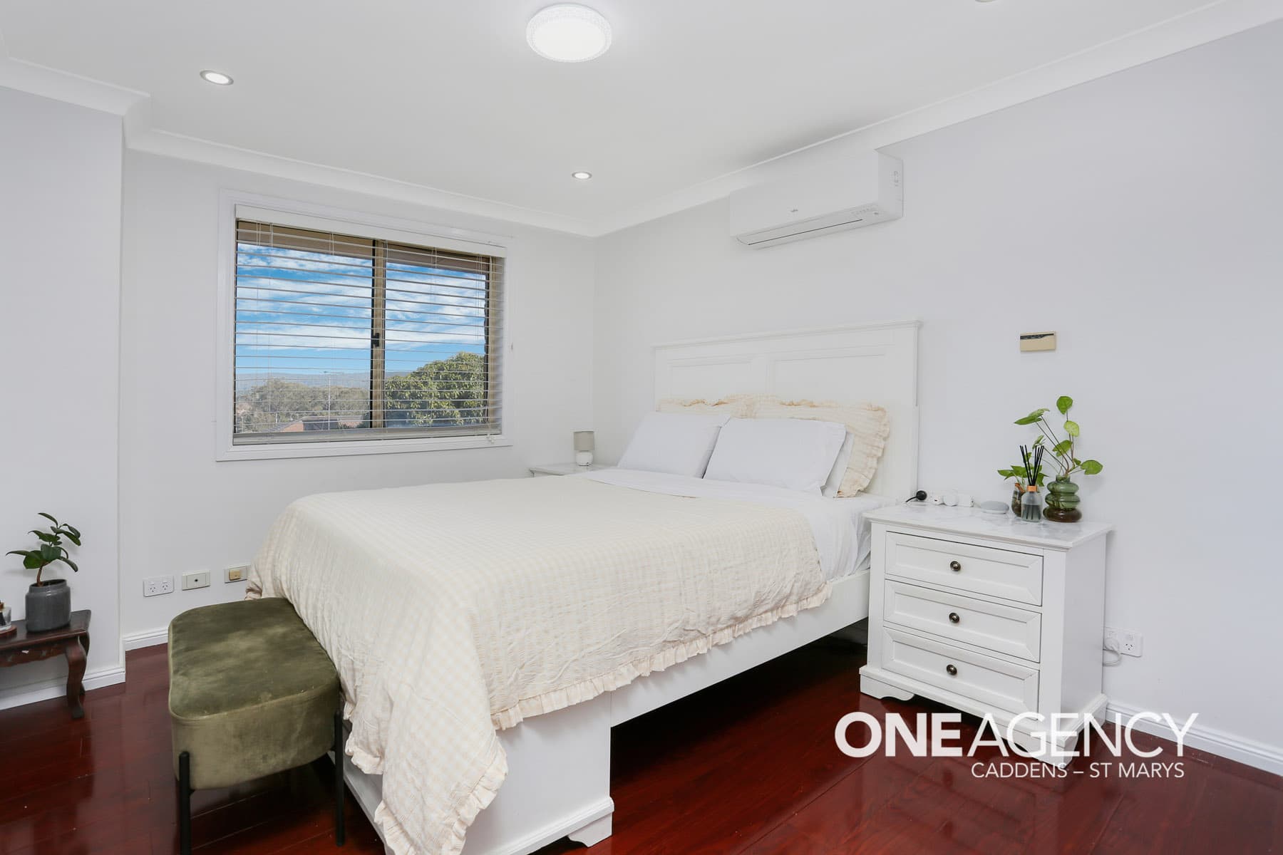 2B Giles Close, Glenmore Park, Glenmore Park - Thumbnail 8