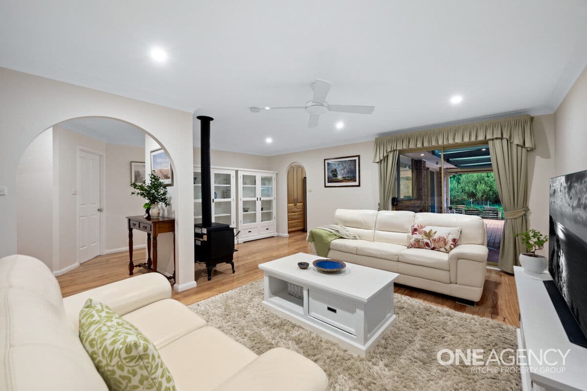 16 Boronia Crescent, Winmalee, Winmalee - Thumbnail 3