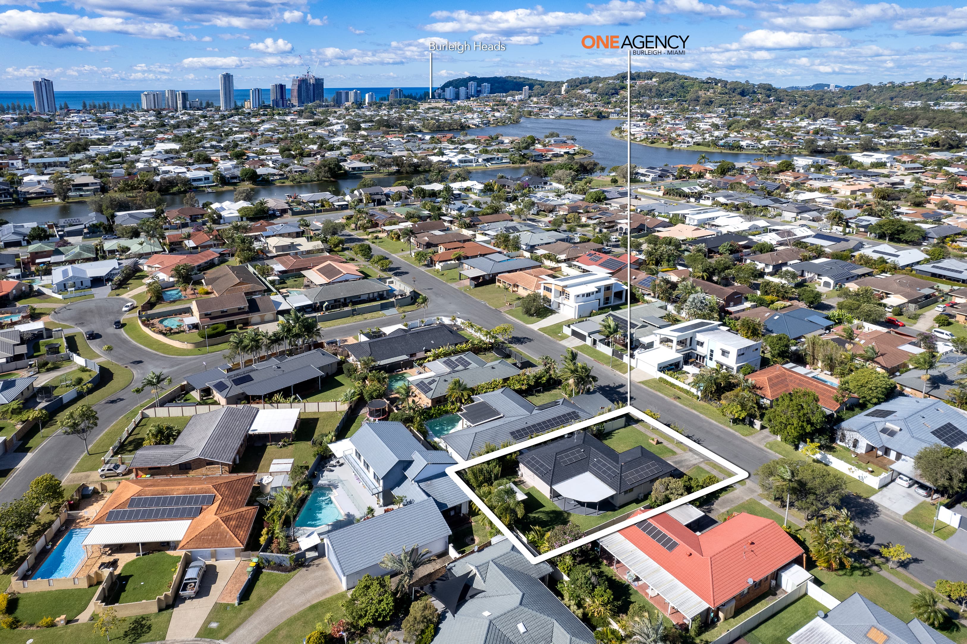 19 Razorbill Street, Burleigh Waters, Burleigh Waters - Thumbnail 2