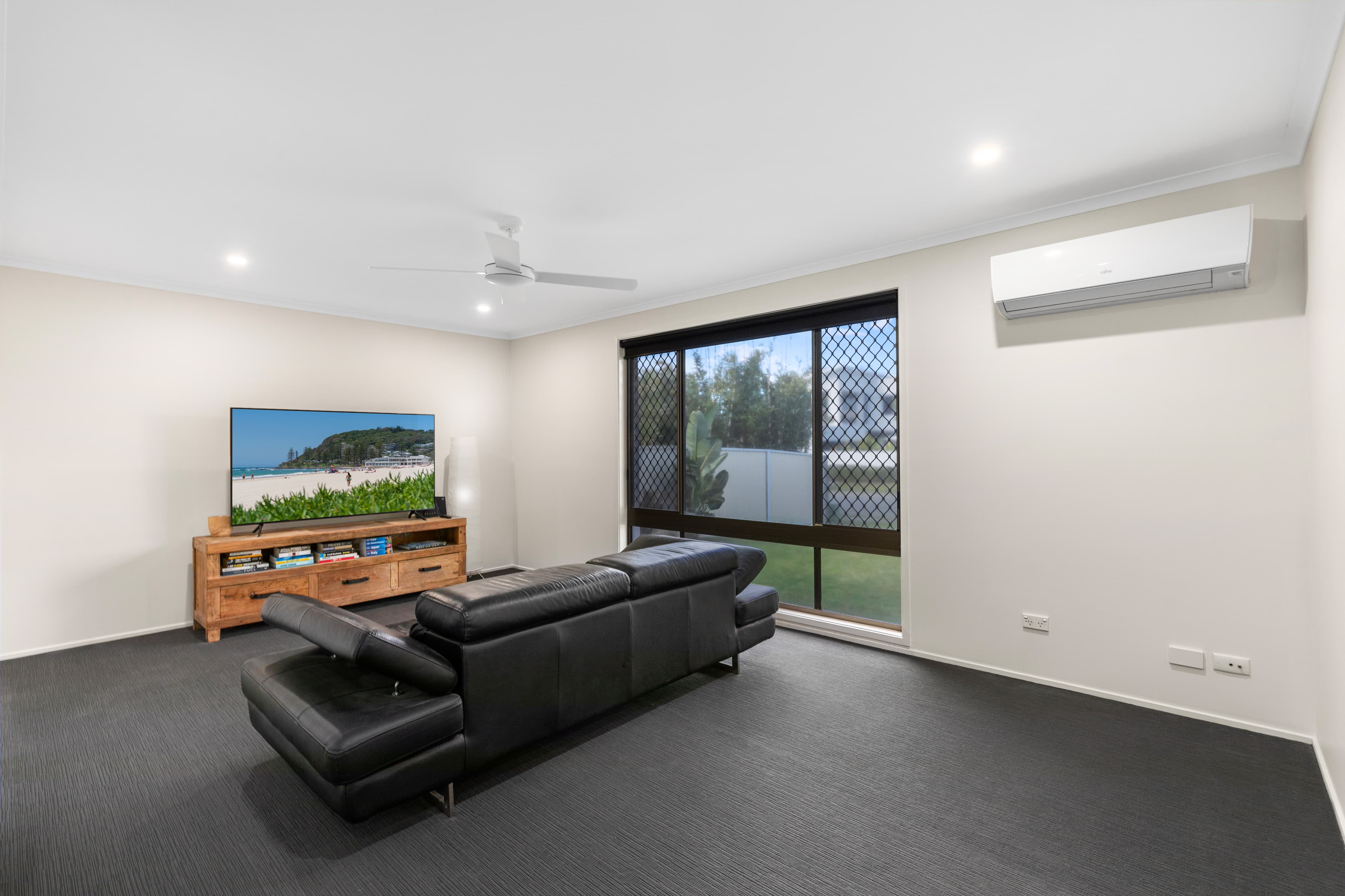 19 Razorbill Street, Burleigh Waters, Burleigh Waters - Thumbnail 4