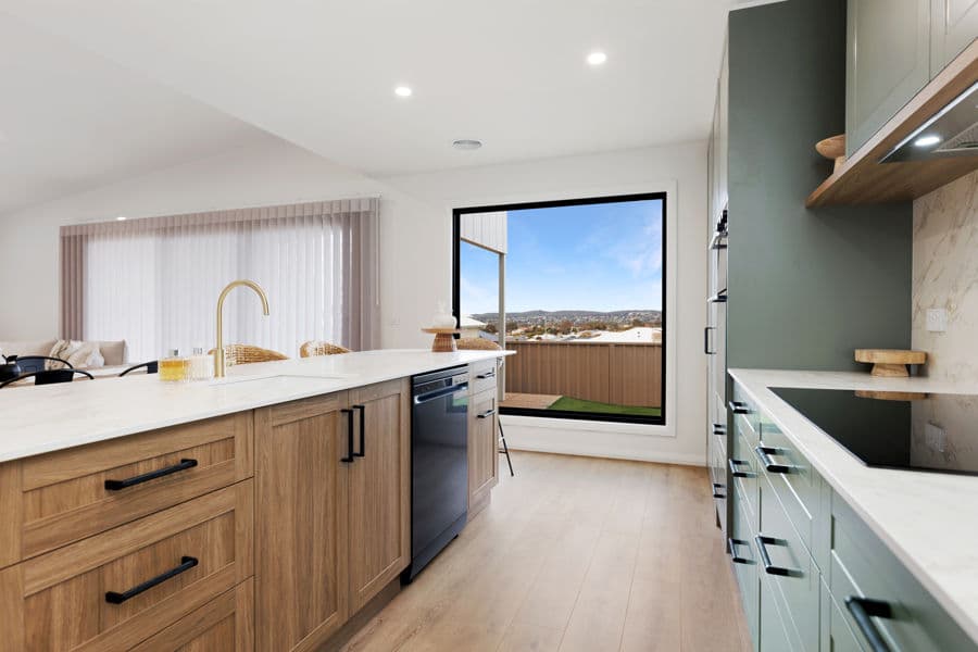 31 PRESTON Crescent, Lloyd, Lloyd - Thumbnail 4