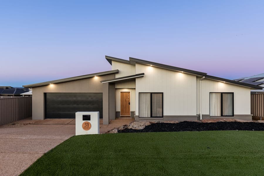 31 PRESTON Crescent, Lloyd, Lloyd - Image 1