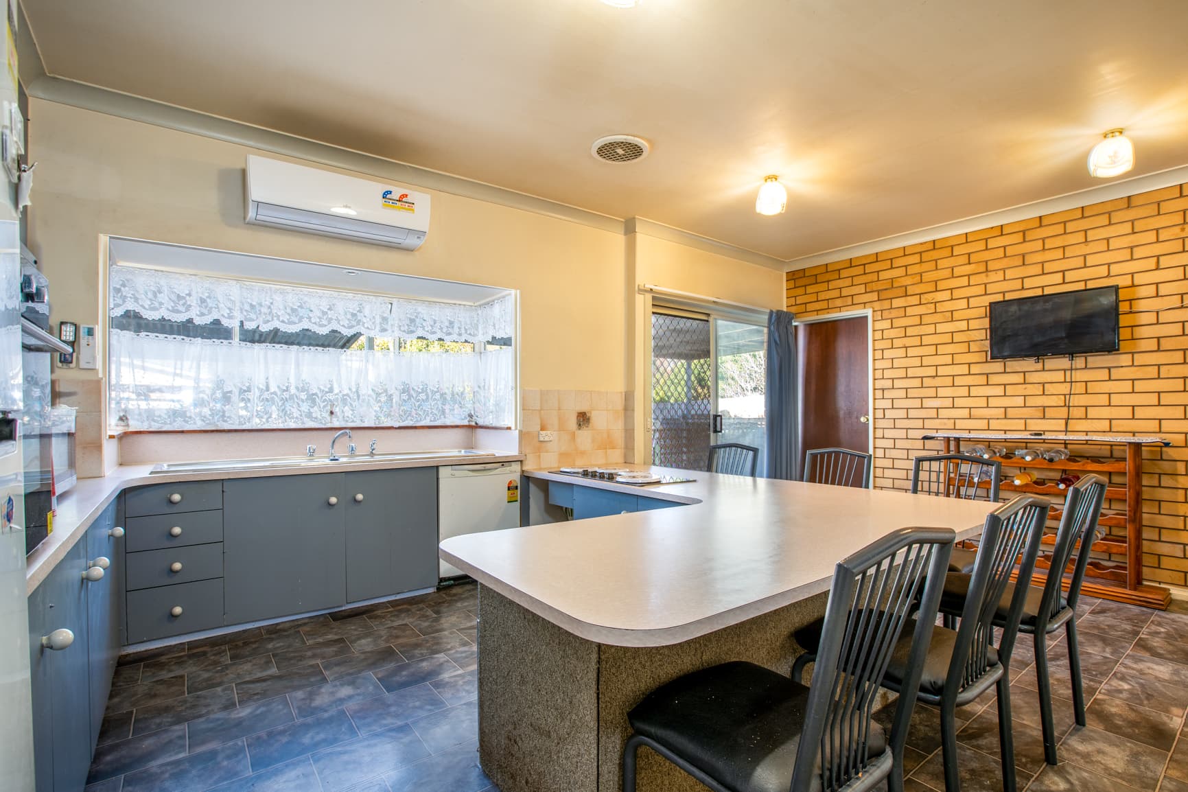55 QUEEN ELIZABETH Drive, Tallangatta, Tallangatta - Thumbnail 3
