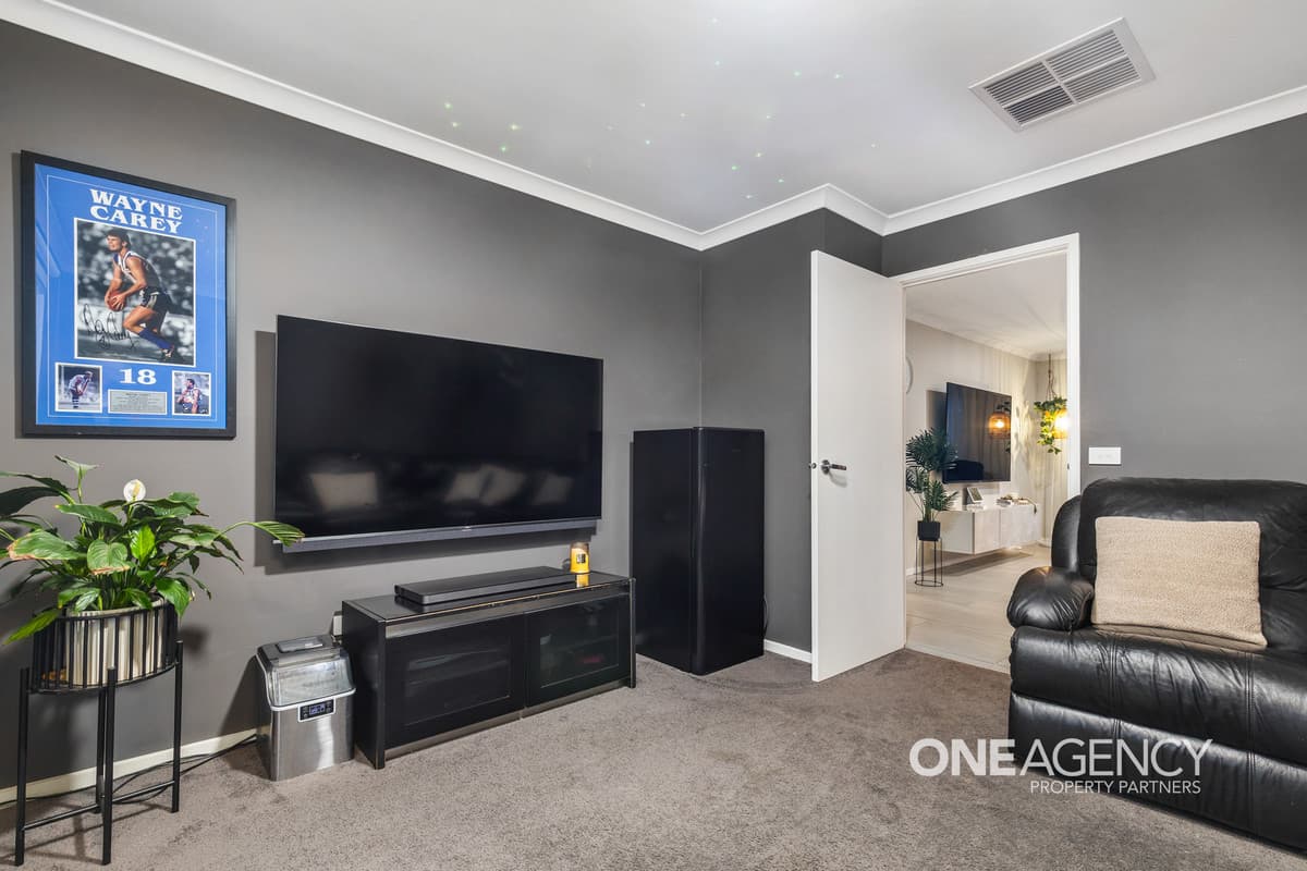 18 Pastille Road, Manor Lakes, Manor Lakes - Thumbnail 2