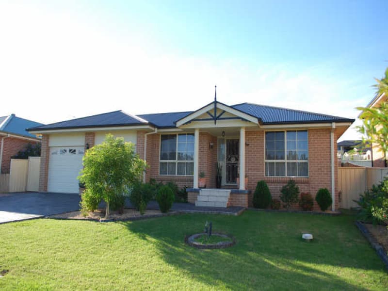 15 Woodside Circuit, Horsley, Horsley - Image 1