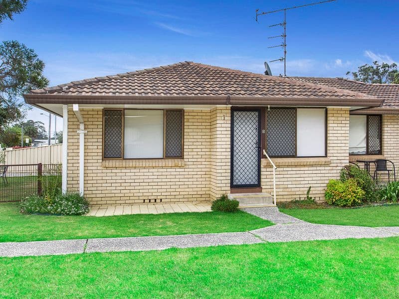 1/4 Lyne Street, Oak Flats, Oak Flats - Image 1