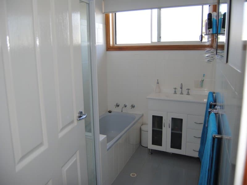 70 Barton Street, Oak Flats, Oak Flats - Thumbnail 3