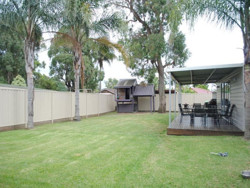 70 Barton Street, Oak Flats, Oak Flats - Image 1