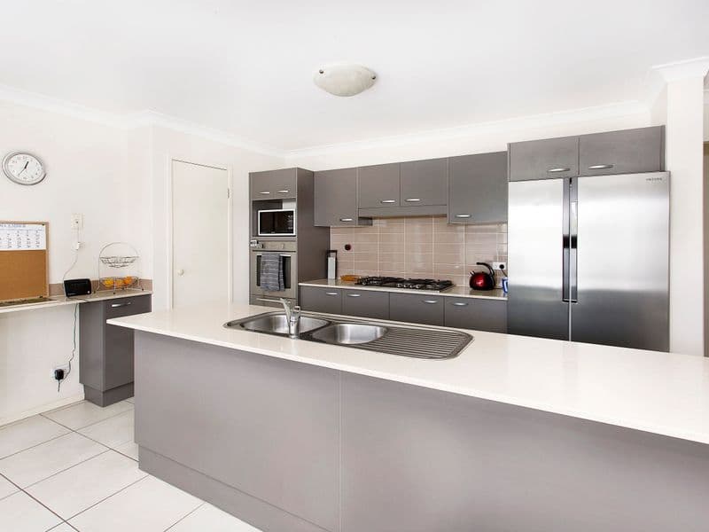 29 Athanlin Avenue, Haywards Bay, Haywards Bay - Thumbnail 4