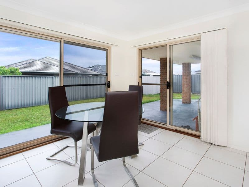 29 Athanlin Avenue, Haywards Bay, Haywards Bay - Thumbnail 5