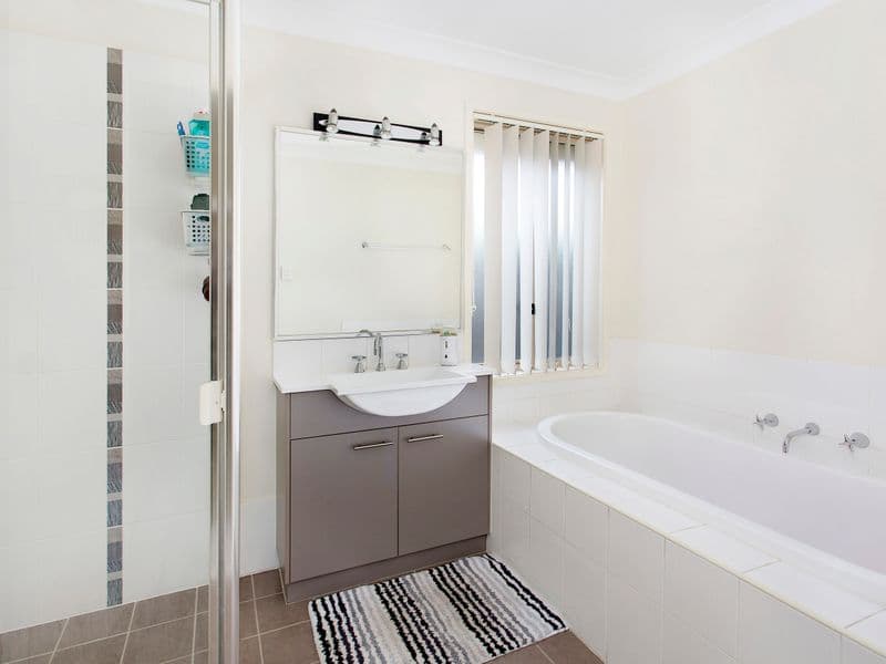 29 Athanlin Avenue, Haywards Bay, Haywards Bay - Thumbnail 6