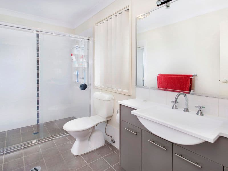 29 Athanlin Avenue, Haywards Bay, Haywards Bay - Thumbnail 8