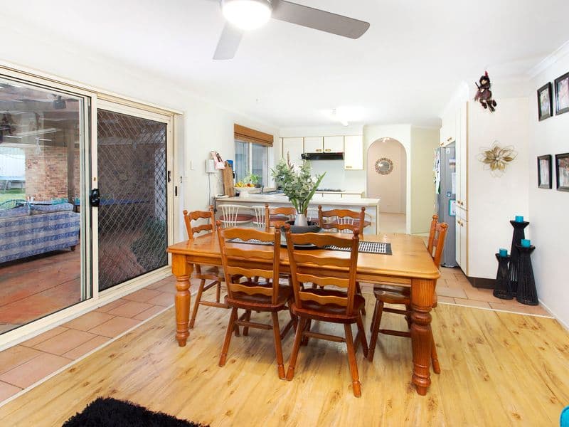 11 Throsby Avenue, Horsley, Horsley - Thumbnail 4