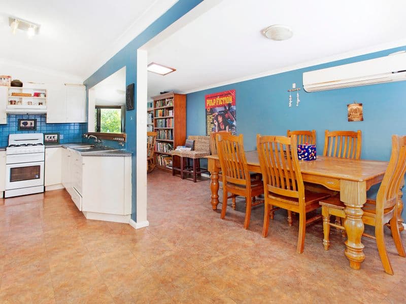 12 The Esplanade, Oak Flats, Oak Flats - Thumbnail 4