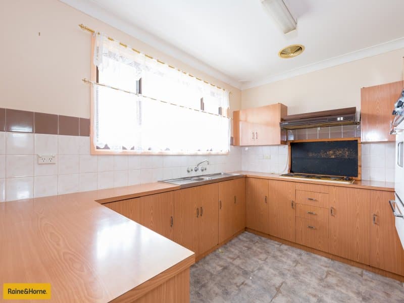 85 Strata Avenue, Barrack Heights, Barrack Heights - Thumbnail 3