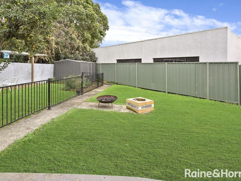 2 Deakin Street, Oak Flats, Oak Flats - Thumbnail 3