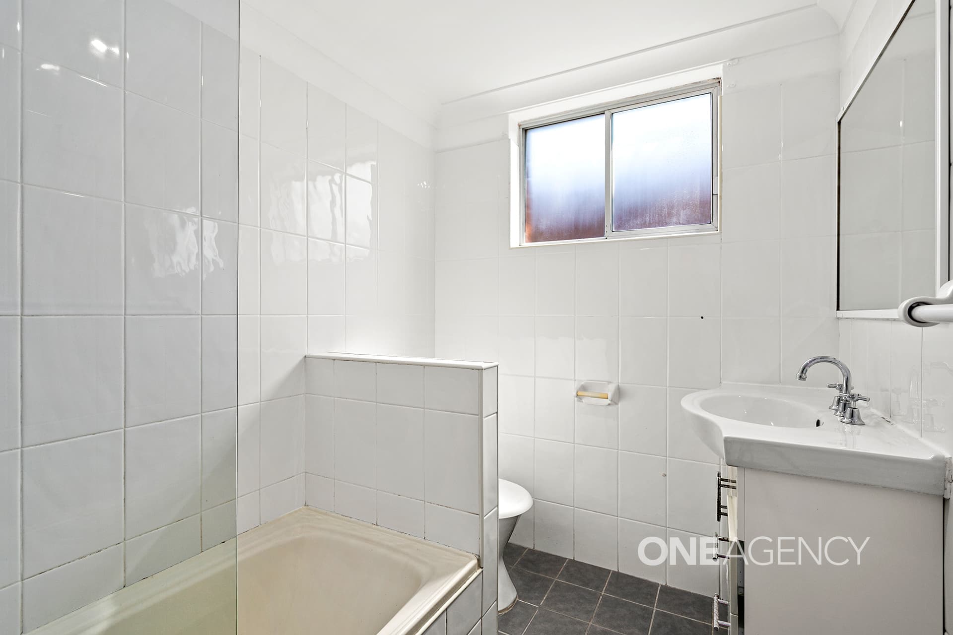 5/8 Peterborough Avenue, Lake Illawarra, Lake Illawarra - Thumbnail 3