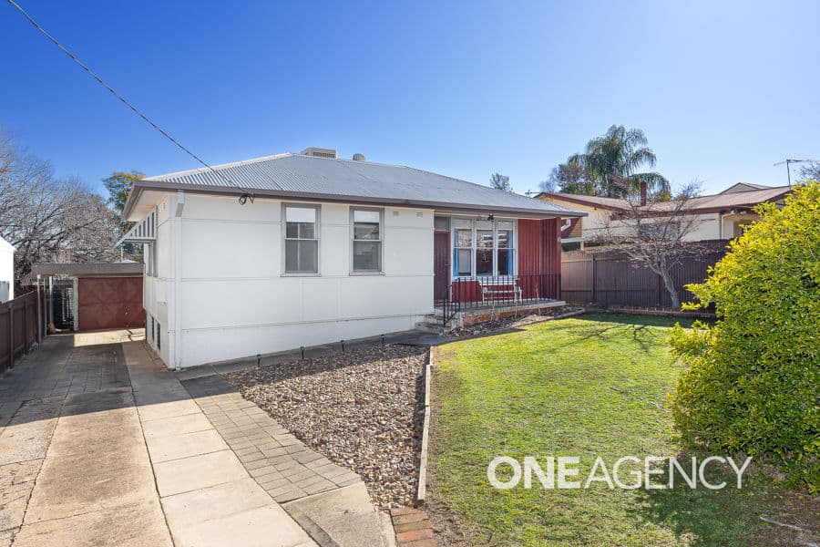 10 SPOONER Avenue, Mount Austin, Mount Austin - Image 1
